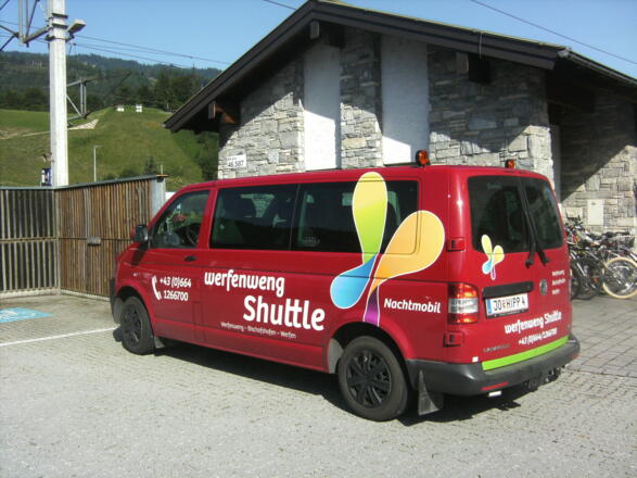 Anrufsammeltaxi an der Bahnhaltestelle Pfarrwerfen