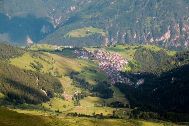 Blick auf Serfaus vom Brunnenjoch (Tele)