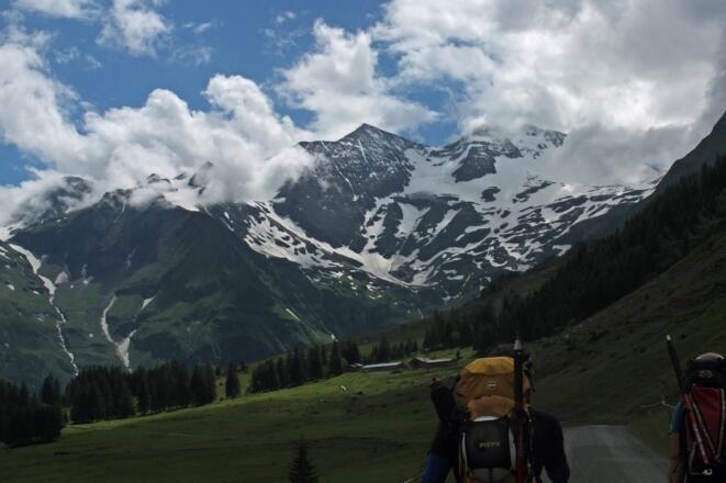 Vor uns die Vögerlalm