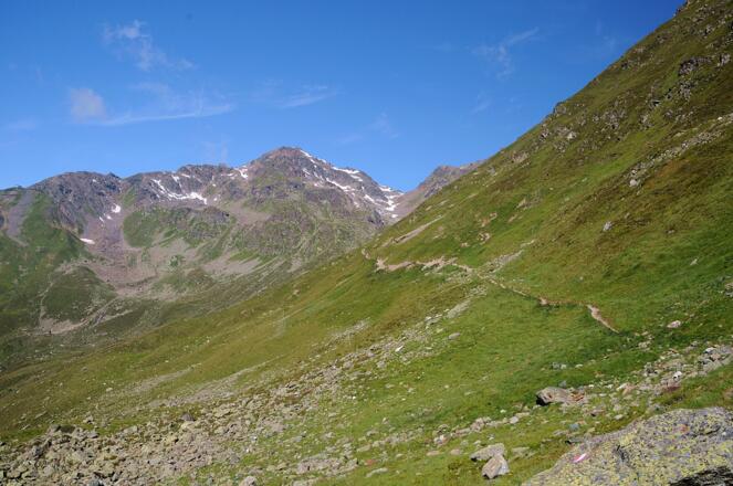 Aufstieg über Almen zum Furglersee
