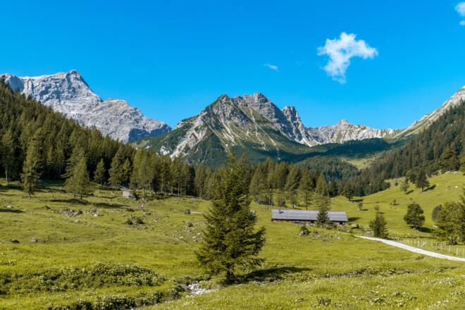 Durch das Zalimtal geht es bergwärts Richtung Oberzalimhütte.