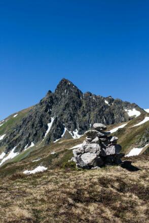 Das Schwarzhorn rechts gut zu sehen der Grat.