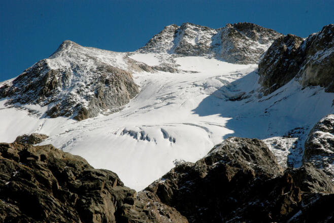 Die vergletscherte Nordseite der Hohen Geige vom Kapuzinerjoch aus gesehen