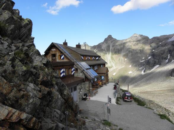 Saarbrücker Hütte (2538 m)