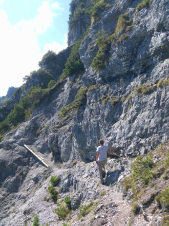 kurze Sicherungen um erodierte Abbrüche herum
