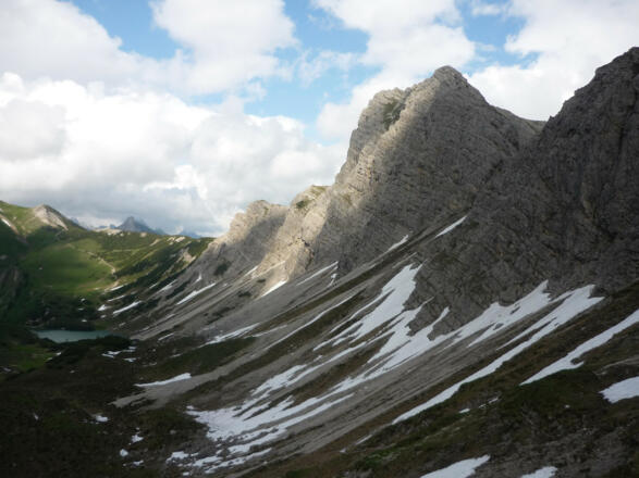 Von der Steinkarscharte Richtung Hütte geschaut