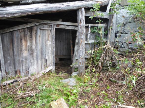 Zerfallene Holzhütte