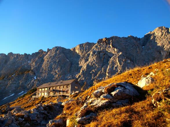 Lamsenjoch-Hütte 1953 m