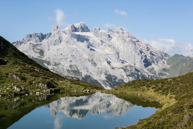 Tobelsee im Hintergrund Drei Türme