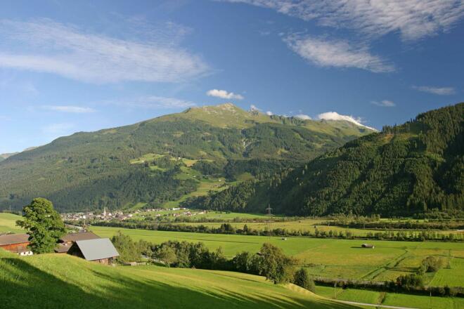 Blick über Hollersbach zum Lachwald
