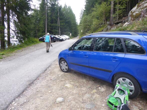 Parkplatz auf dem Weg zur Wollbachalm