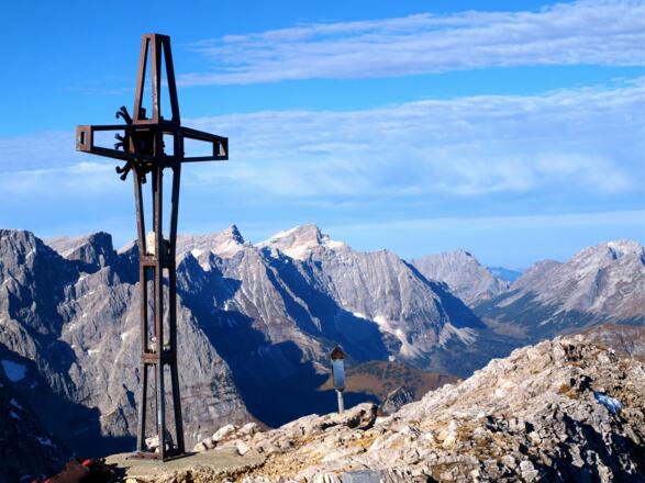 Lamsenspitze 2506 m mit Birgkarspitze
