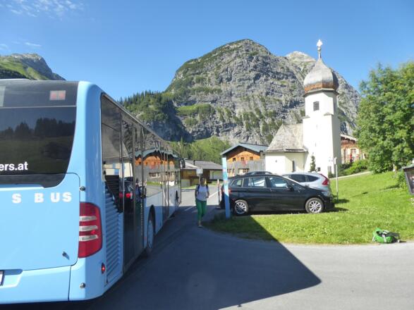 Haltestelle an der Kirche in Zug
