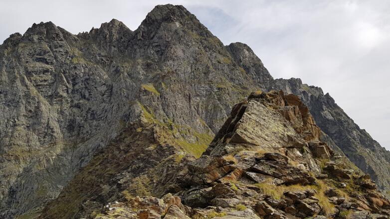 Am noch flachen Grat