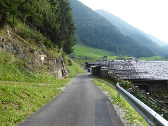 Wegweiser oberhalb St. Peter