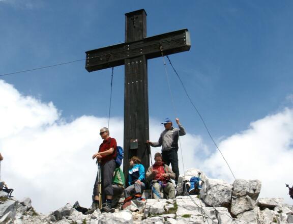 Das mächtige Gipfelkreuz 1992 m vom Bosruck