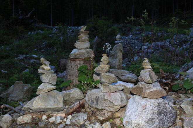 &quot;Steinmanderl&quot; am Weg zum Schödersee