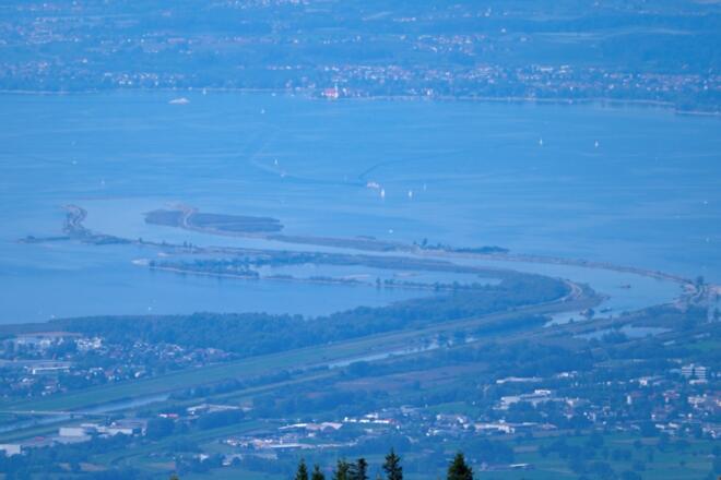Blick vom Schönen Mann auf das Rheindelta und Wasserburg am Bodensee