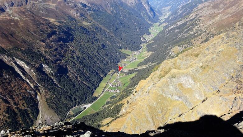Blick vom Gipfel zurück zum Ausgangspunkt Piösmes (St. Leonhard im Pitztal).