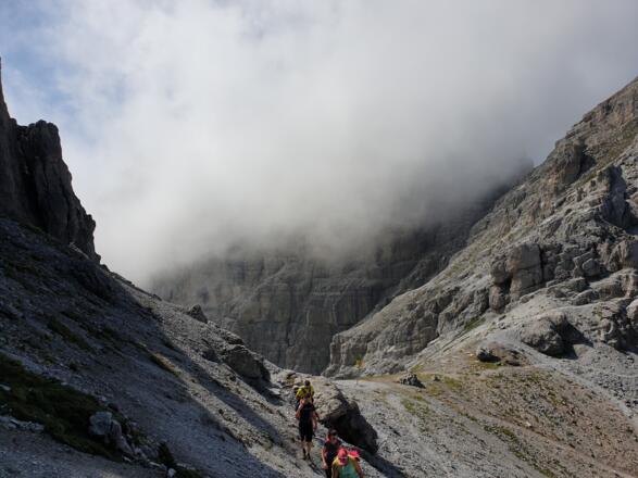Von der Scharte Richtung Norden zum Einstieg des Klettersteigs