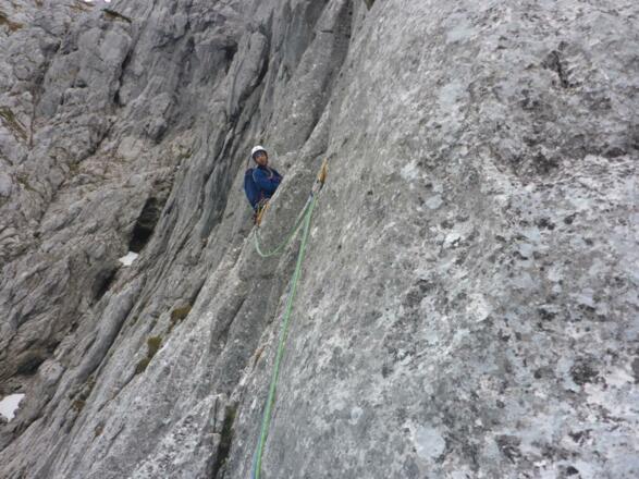 3. Seillänge vom 3. Stand aus; der kurze aber knackige Quergang