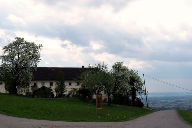 Hof ~430m mit Eierverkauf