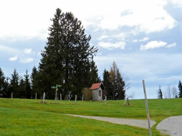 Kleine Kapelle auf dem Weg zum Spadenberg