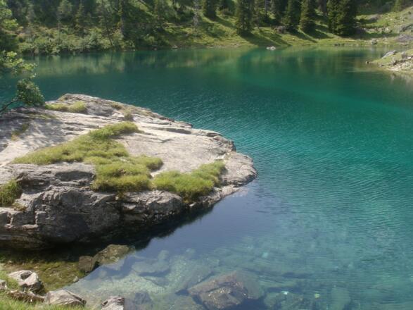 Das kristallklare Wasser des Obernberger Sees ist weithin bekannt