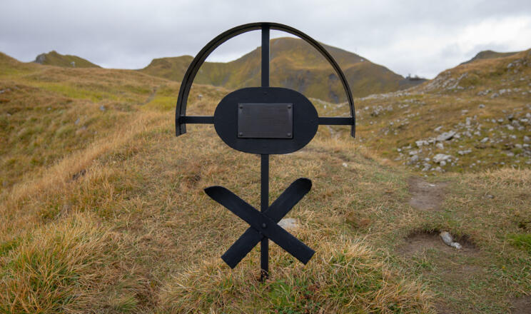 Gedenkkreuz auf dem Weg zum Madlochjoch (8)