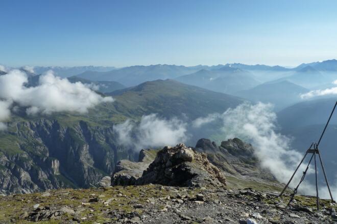 Blick hinunter ins Obernbergtal und hinaus ins Wipptal