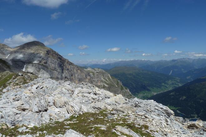 Schon fast am Portjoch angekommen - im linken Hintergrund der Gipfel der Obernberger Tribulaun