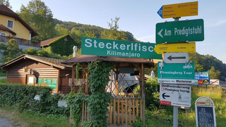 Start beim Kilimandscharo Grill am südlichen Ortsende von Plesching, hier gibt&#039;s Steckerlfisch und andere Grillspeisen