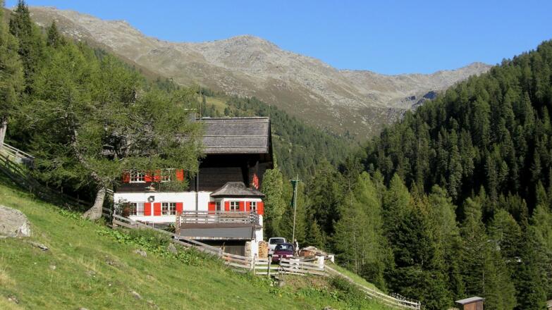 ... und - neu - weiter zum Meißner Haus. Von hier in 1 1/2 Stunden zurück zur Bergstation Patscherkofel (340 Hm) oder talauswärts bis zur Römerstraße.