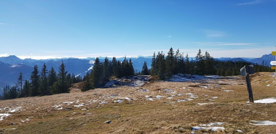 Da ... geht&#039;s wieder Runter - fast von der Terrasse der Radstätter Hütte aus.