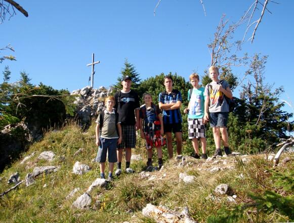 Jungschargruppe beim Abstieg um 1370m